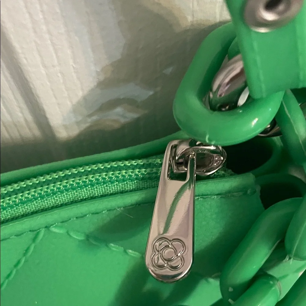 💚 PETITE JOLIE💚 Green Quilted Shoulder BAC - Picture 8 of 10